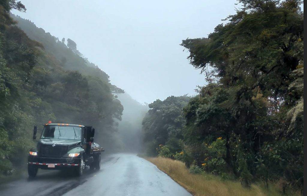 Passstraße über den Cerro de la Muerte
